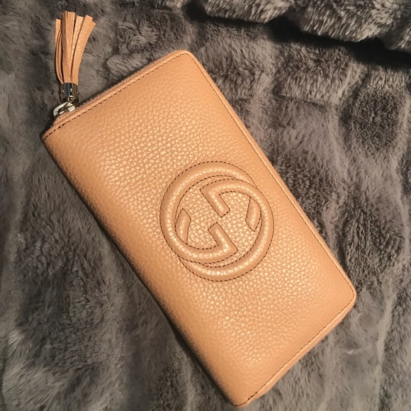 Gucci Handbags - SOLD Gucci soho disco wallet in Beige